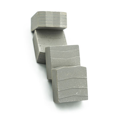 Tecnologia de sinterização 24*11,5/12,7*26,5 mm Segmento de diamante em forma de ventoinha para corte de granito