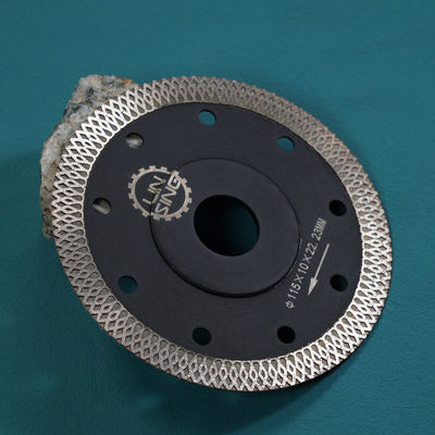 20/22.23/M14/25.4 Furo interno D230MM X Malha Turbo Cutting Blade Disc com processo de soldagem a laser