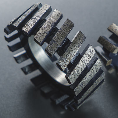 Roda de moagem de borda segmentada personalizada de pó metálico de diamante para máquina de moagem CNC