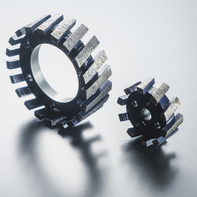 Roda de moagem de borda segmentada personalizada de pó metálico de diamante para máquina de moagem CNC