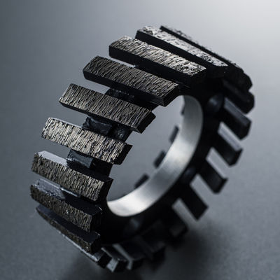 Roda de moagem de borda segmentada personalizada de pó metálico de diamante para máquina de moagem CNC