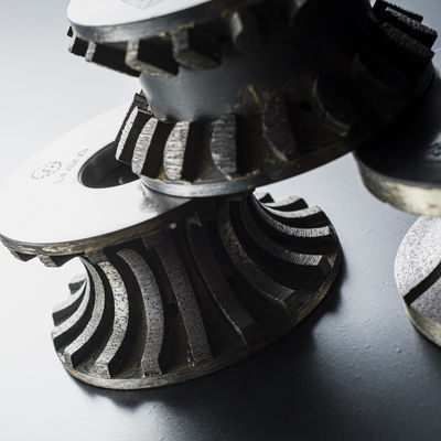 Roda de moagem de diamantes segmentada de ligação metálica para perfis de borda de pedra de mármore de granito