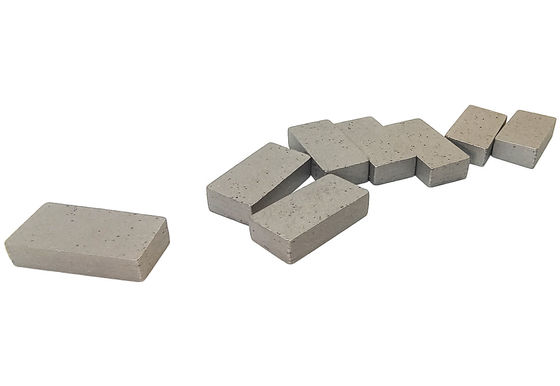 Fornecer diretamente segmentos de diamante de grau A para blocos de mármore cortados em máquina de serra
