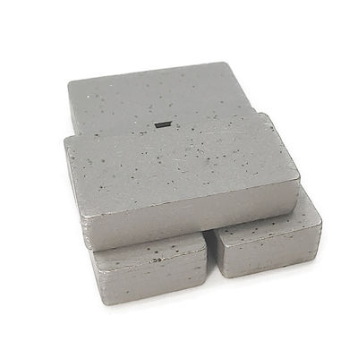 Fornecer diretamente segmentos de diamante de grau A para blocos de mármore cortados em máquina de serra