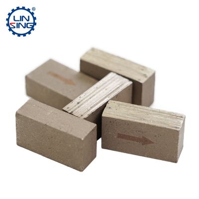 Enlace de ferro e enlace de cobalto Segmento de lâmina única de 1600 mm para corte de mármore branco no Vietnã