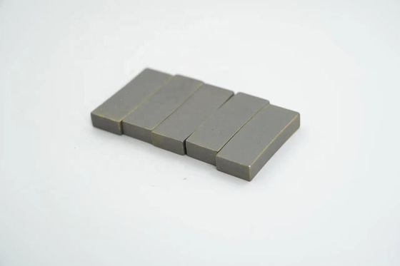 Segmento de diamante em forma de ARC para ferramenta de lâmina de serra de 600 mm na Indonésia Corte de andesita