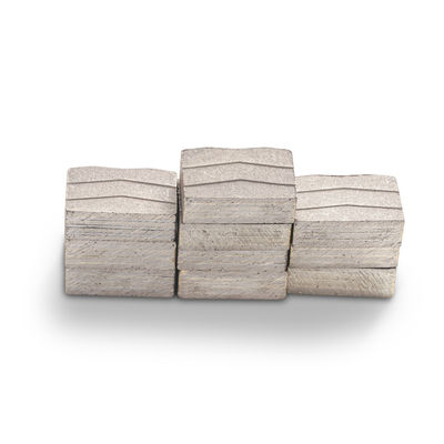 Segmento de diamante de granito de forma M durável de 24*7,6/8,4*15 mm para lâmina multi-cutter de 6,5 mm