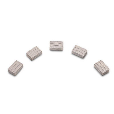 Segmento de diamante de granito de forma M durável de 24*7,6/8,4*15 mm para lâmina multi-cutter de 6,5 mm