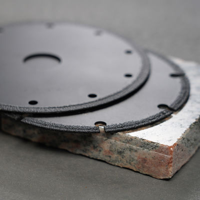 Vacuum Brazed Segmentado 4 polegadas 105 * 1.4 * 20mm Diamond Saw Blade para corte seco de granito metal