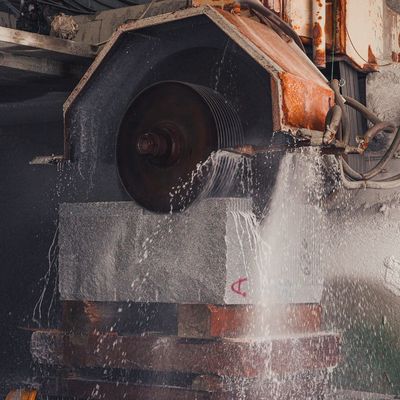 Máquina de corte de pedra de 55 kW com motor de 1600 mm de braço único e lâmina multipla para cortador de blocos de granito