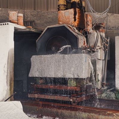 Máquina de corte de pedra de 55 kW com motor de 1600 mm de braço único e lâmina multipla para cortador de blocos de granito