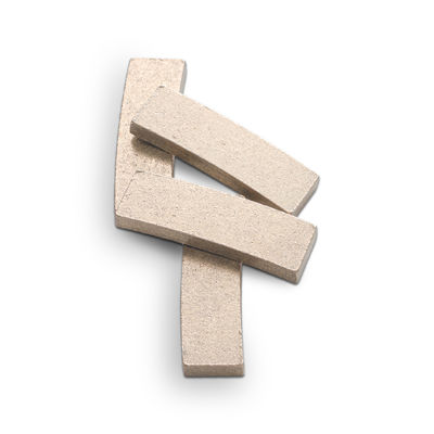 Tecnologia de sinterização Segmento de diamante super afiado para corte de granito Estilo de forma de ventilador