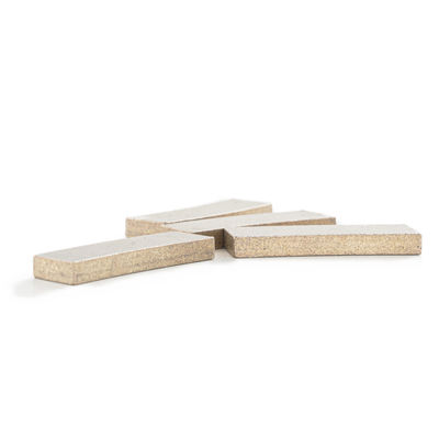 Tecnologia de sinterização Segmento de diamante super afiado para corte de granito Estilo de forma de ventilador