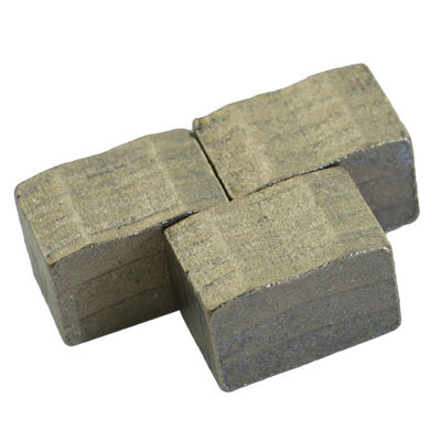 Segmentos de diamante de três lâminas com suporte OEM para corte de pedras de mineração 22*15,6/16,4*15mm