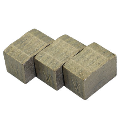 Segmentos de diamante de três lâminas com suporte OEM para corte de pedras de mineração 22*15,6/16,4*15mm
