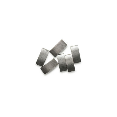 Segmentos de diamante de longa duração com forma de segmento de camada para a construção de brocas de núcleo
