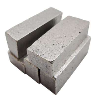Segmento de corte de diamantes para granito duro médio, tamanho da ponta 20*4,8/5,4*8mm A.A.-B. Grau B
