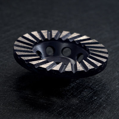 40/50 Grit 4 polegadas Roda de taça de moagem de diamantes com agente de ligação de metal